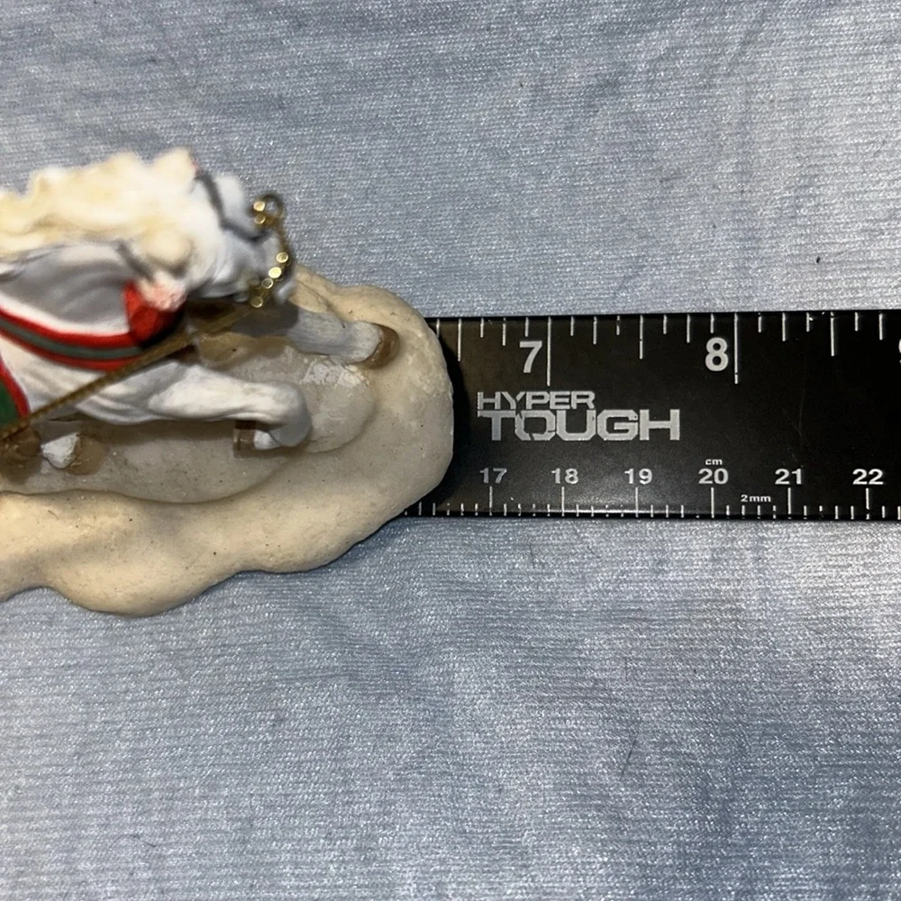 Resin Christmas O' Well One Horse Sleigh Carriage Gold Chains No Box